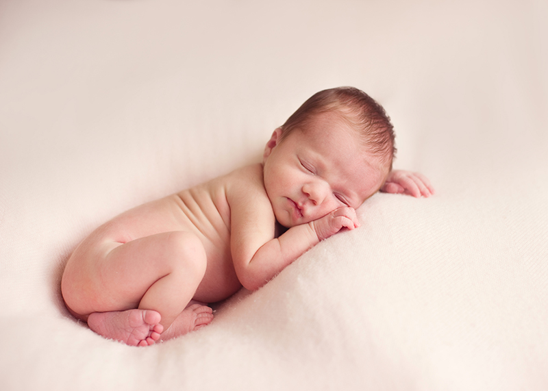 Tips for a beautiful newborn session. | Tips one and two at The Crunchy Nest. width=